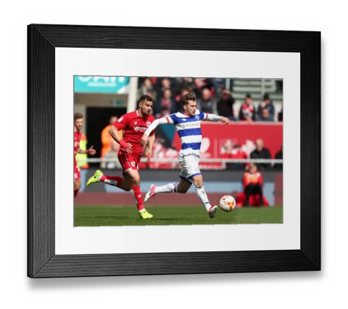 Framed Print : Luke Freeman Breaks Free: Bristol City vs. Queens Park Rangers, 14 / 04 / 2017 Framed Print : Luke Freeman Breaks Free: Bristol City vs. Queens Park Rangers, 14 / 04 / 2017