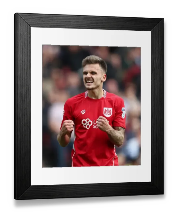 Framed Print : Jamie Paterson's Euphoric Goal Celebration: A Thrilling Moment at Ashton Gate (Sky Bet Championship 2017)