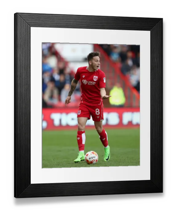 Framed Print : Josh Brownhill in Action: Bristol City vs. Queens Park Rangers, Sky Bet Championship 2017 Framed Print : Josh Brownhill in Action: Bristol City vs. Queens Park Rangers, Sky Bet Championship 2017