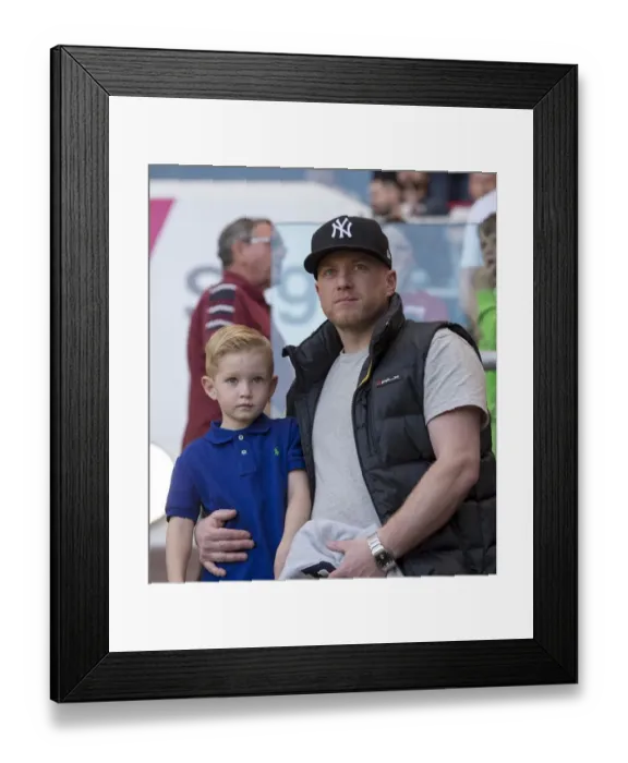 Framed Print : Bristol City Supporters in Full Force at Ashton Gate: Bristol City vs Barnsley, Sky Bet Championship (22nd April 2017) Framed Print : Bristol City Supporters in Full Force at Ashton Gate: Bristol City vs Barnsley, Sky Bet Championship (22nd April 2017)