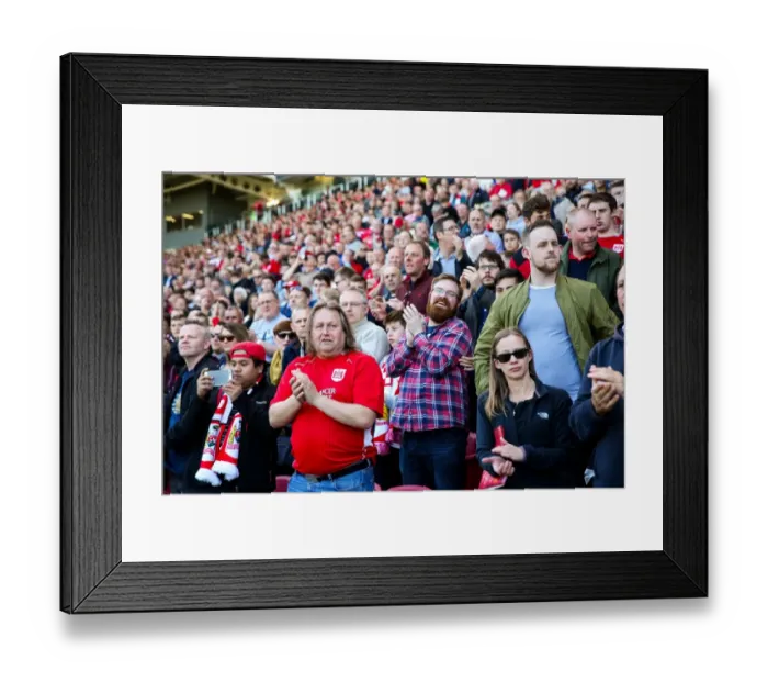 Framed Print : Bristol City vs Barnsley: Passionate Fans at Ashton Gate Stadium, Sky Bet Championship (2017) Framed Print : Bristol City vs Barnsley: Passionate Fans at Ashton Gate Stadium, Sky Bet Championship (2017)