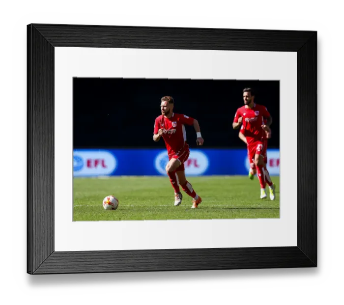 Framed Print : Matt Taylor: In Action for Bristol City vs Barnsley, Sky Bet Championship (April 2017) Framed Print : Matt Taylor: In Action for Bristol City vs Barnsley, Sky Bet Championship (April 2017)