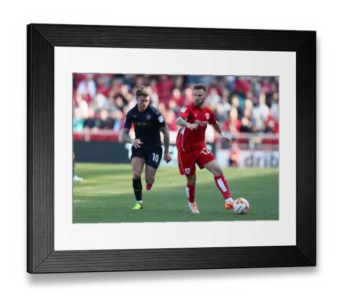 Framed Print : Bristol City's Matt Taylor Evades George Moncur in Thrilling Championship Clash