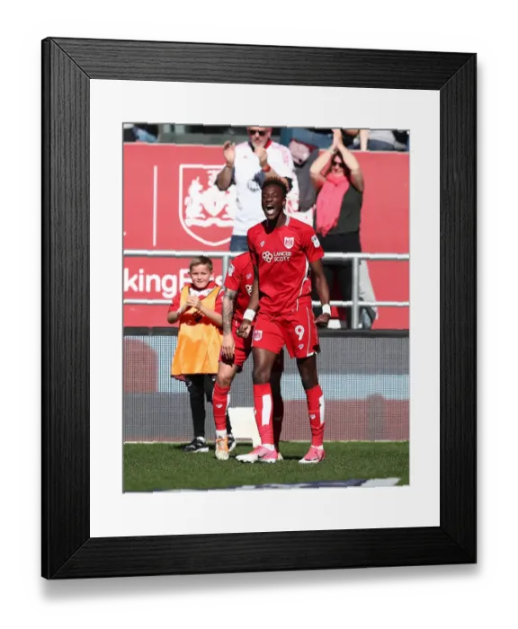 Framed Print : Tammy Abraham's Thrilling Goal: Bristol City vs Barnsley, Sky Bet Championship (April 2017)