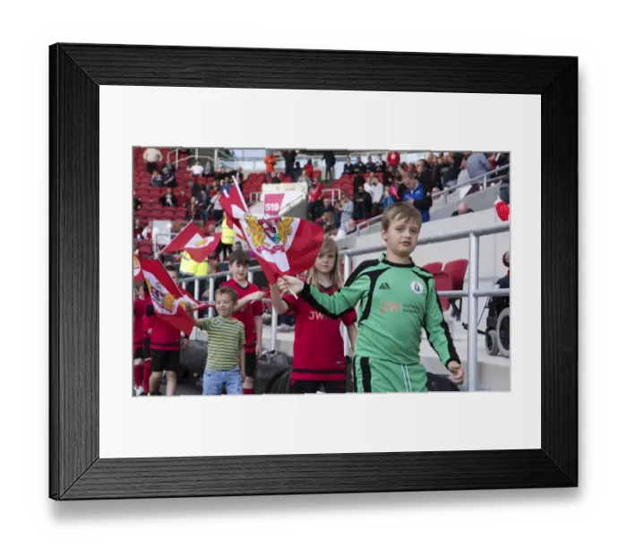 Framed Print : Sky Bet Championship: Thrilling Clash between Bristol City and Barnsley at Ashton Gate (22nd April 2017) Framed Print : Sky Bet Championship: Thrilling Clash between Bristol City and Barnsley at Ashton Gate (22nd April 2017)