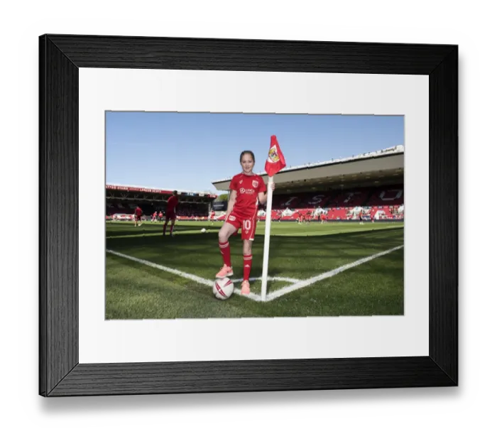 Framed Print : Bristol City vs Barnsley: Intense Clash in Sky Bet Championship at Ashton Gate (22 / 04 / 2017)