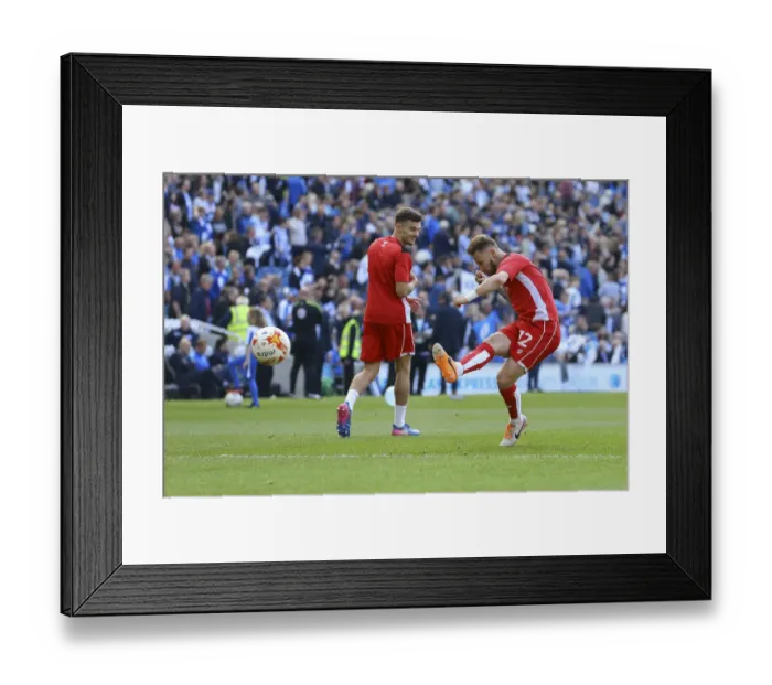 Framed Print : Matt Taylor's Pre-Match Routine: Brighton & Hove Albion vs. Bristol City, Sky Bet Championship (April 2017) Framed Print : Matt Taylor's Pre-Match Routine: Brighton & Hove Albion vs. Bristol City, Sky Bet Championship (April 2017)