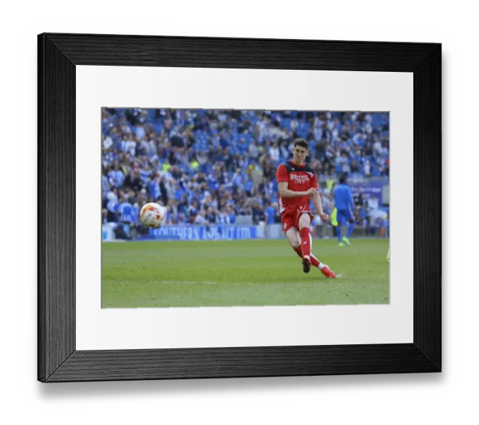 Framed Print : Bristol City's Callum O'Dowda Warming Up Ahead of Brighton Clash (Sky Bet Championship, 29 / 04 / 2017)