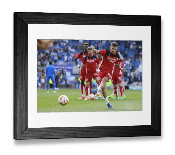 Framed Print : Jamie Paterson of Bristol City Prepares for Brighton & Hove Albion Showdown in Sky Bet Championship (April 2017) Framed Print : Jamie Paterson of Bristol City Prepares for Brighton & Hove Albion Showdown in Sky Bet Championship (April 2017)