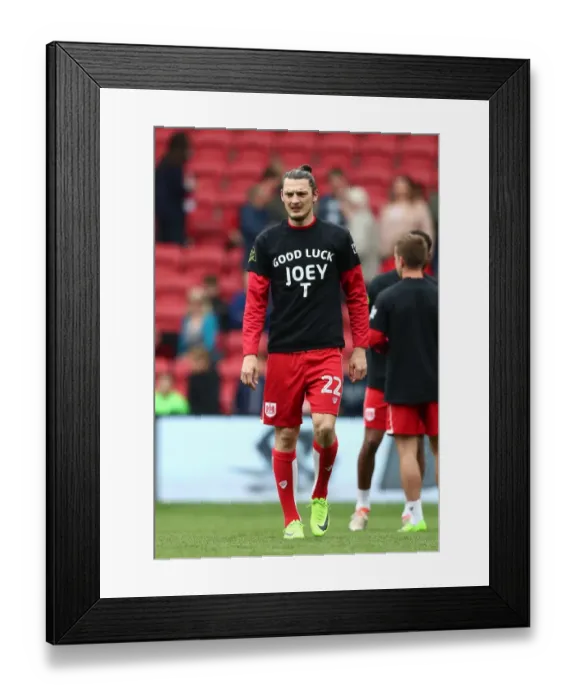 Framed Print : Bristol City Players Unite: Good Luck Joey T Shirts Against Birmingham City Framed Print : Bristol City Players Unite: Good Luck Joey T Shirts Against Birmingham City