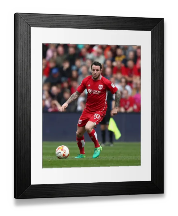 Framed Print : Lee Tomlin in Action: Bristol City vs Birmingham City, Sky Bet Championship, May 7, 2017 (Ashton Gate) Framed Print : Lee Tomlin in Action: Bristol City vs Birmingham City, Sky Bet Championship, May 7, 2017 (Ashton Gate)