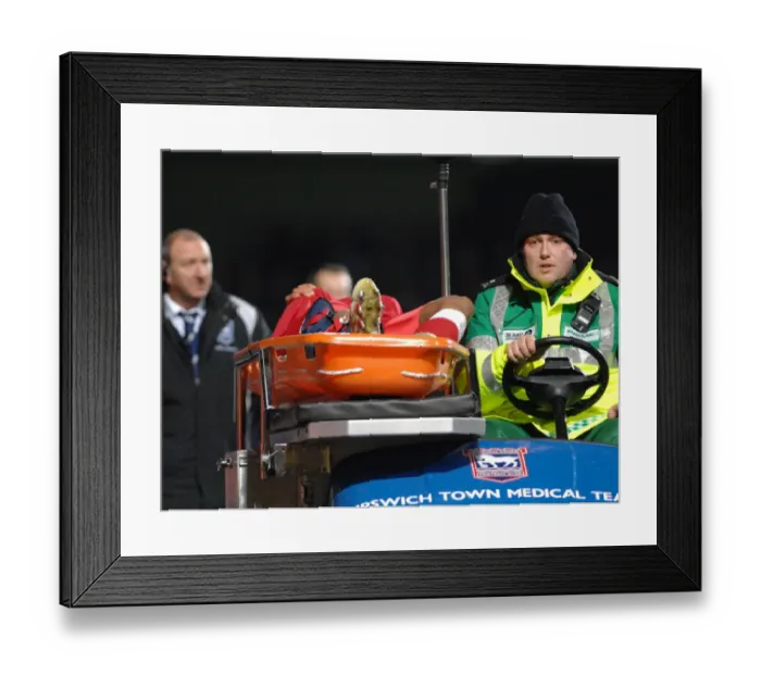 Framed Print : A Football Showdown: Bristol City vs Ipswich Town - Season 08-09