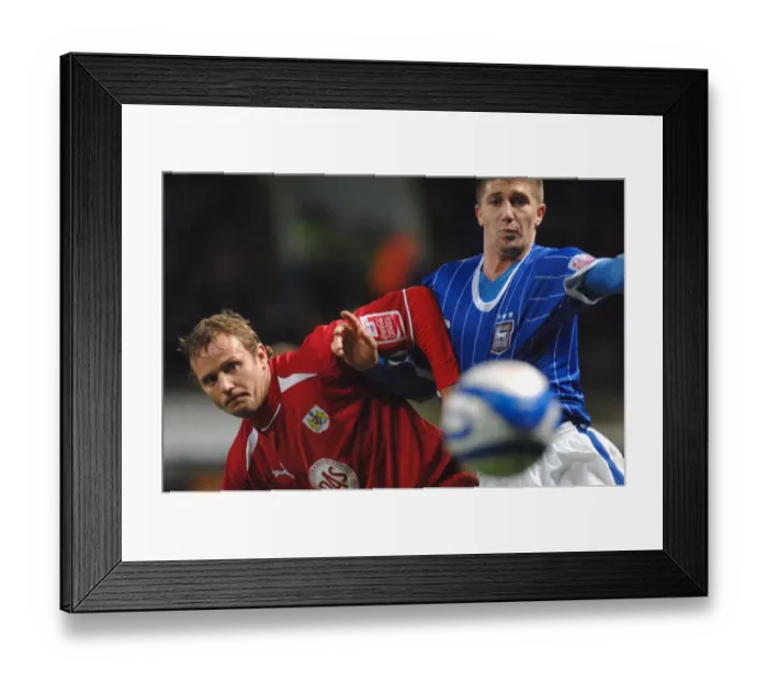 Framed Print : Clash of Titans: Ipswich Town vs. Bristol City (Season 08-09) Framed Print : Clash of Titans: Ipswich Town vs. Bristol City (Season 08-09)