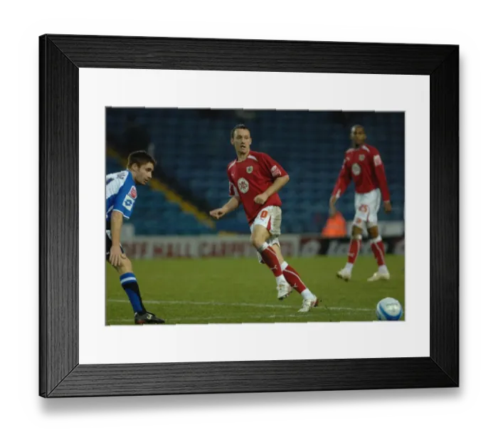 Framed Print : Gavin Williams spreads the play Framed Print : Gavin Williams spreads the play