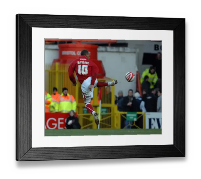 Framed Print : Battling It Out: Bristol City vs. Crystal Palace (08-09 Season) Framed Print : Battling It Out: Bristol City vs. Crystal Palace (08-09 Season)
