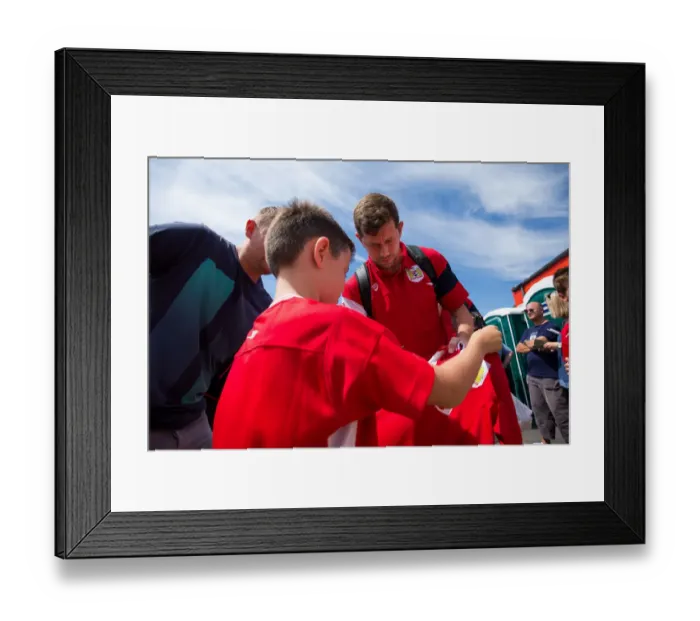 Framed Print : Frankie Fielding Arrives at The Creek: Bristol City's Pre-season Friendly against Bristol Manor Farm (09 / 07 / 2017) Framed Print : Frankie Fielding Arrives at The Creek: Bristol City's Pre-season Friendly against Bristol Manor Farm (09 / 07 / 2017)