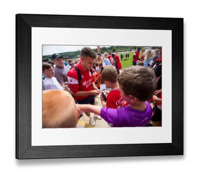 Framed Print : Bristol City's Jamie Paterson Greets Fans at The Creek during Pre-season Friendly against Bristol Manor Farm (09.07.2017) Framed Print : Bristol City's Jamie Paterson Greets Fans at The Creek during Pre-season Friendly against Bristol Manor Farm (09.07.2017)