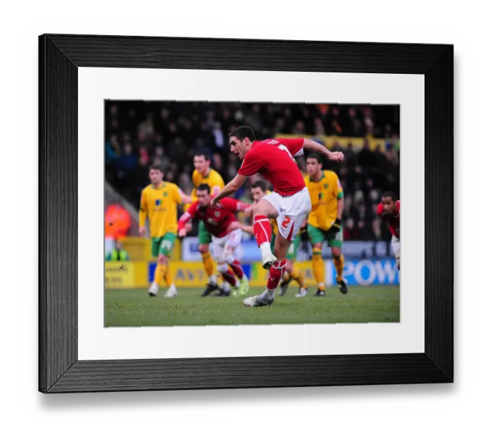 Framed Print : The Clash of the Canaries and Robins: Norwich City vs. Bristol City - Season 08-09