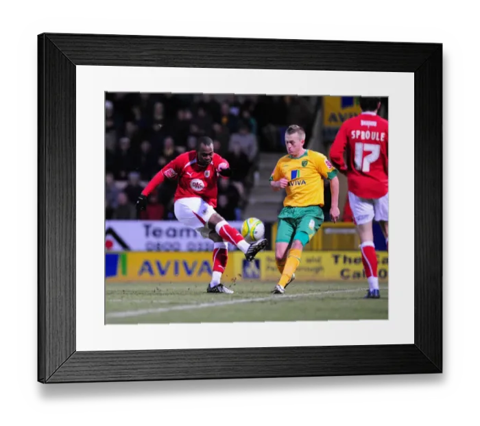 Framed Print : The Championship Clash: Norwich City vs. Bristol City (Season 08-09)