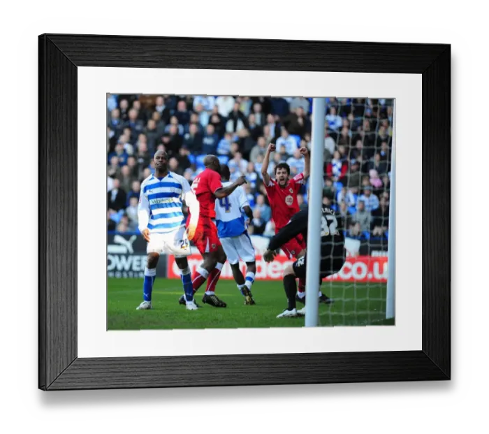 Framed Print : Clash of Titans: Reading vs. Bristol City (08-09) Framed Print : Clash of Titans: Reading vs. Bristol City (08-09)