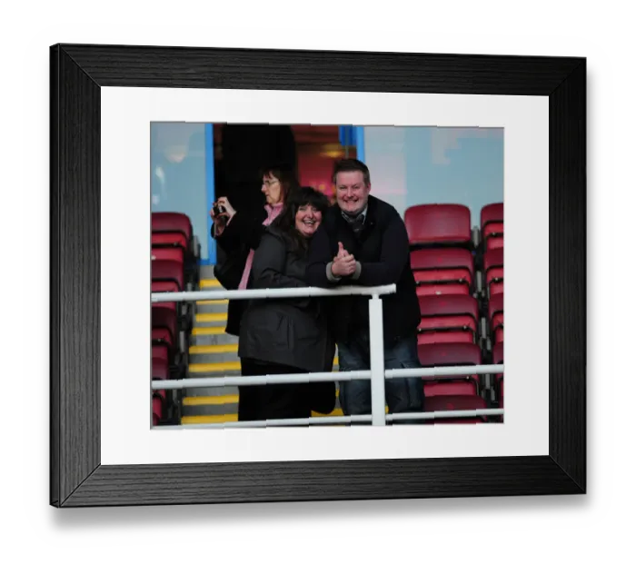 Framed Print : The Rivalry Roars: Reading vs. Bristol City - Season 08-09 Football Match