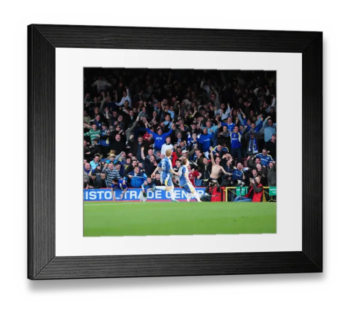 Framed Print : Bristol City vs Cardiff City: A Clash of Football Rivals (Season 08-09) Framed Print : Bristol City vs Cardiff City: A Clash of Football Rivals (Season 08-09)
