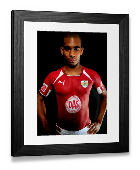 Framed Print : Marvin Elliott: A Beacon of Determination, Bristol City Football Club 08-09 Framed Print : Marvin Elliott: A Beacon of Determination, Bristol City Football Club 08-09