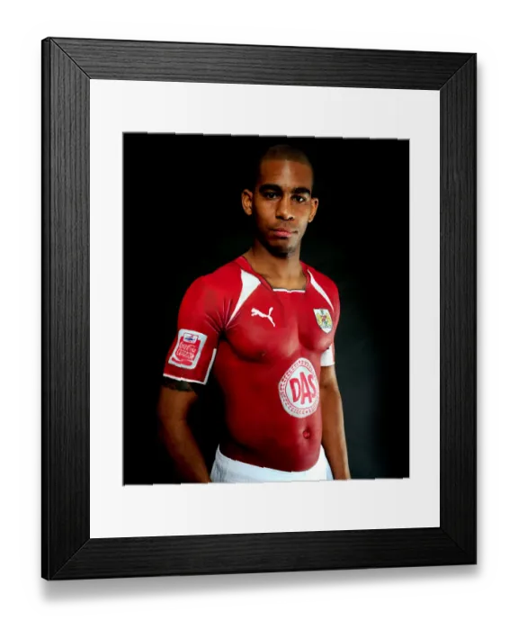 Framed Print : Marvin Elliott: 08-09 Football Portrait, Bristol City Framed Print : Marvin Elliott: 08-09 Football Portrait, Bristol City