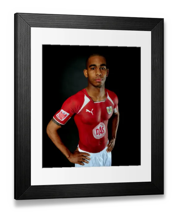 Framed Print : Marvin Elliott: A Beacon of Determination - Portrait from the 08-09 Season Framed Print : Marvin Elliott: A Beacon of Determination - Portrait from the 08-09 Season