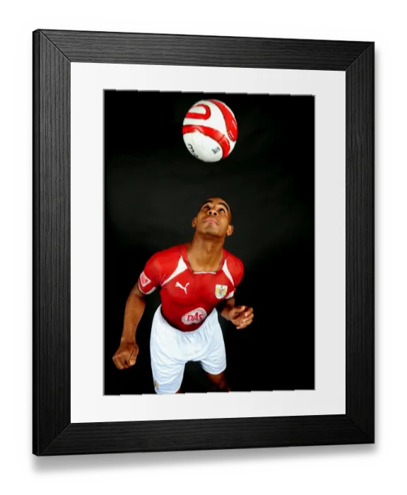 Framed Print : Bristol City Portraits: Portraits 08-09: Marvin Elliott