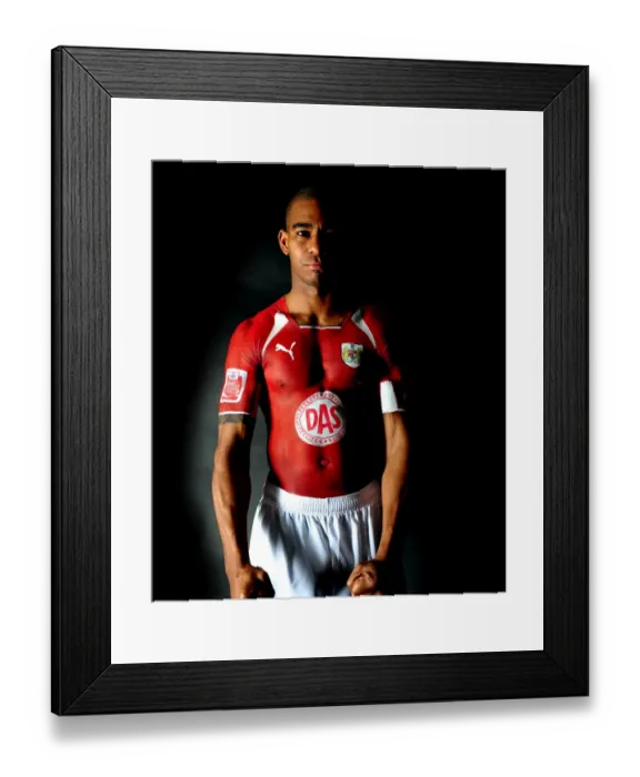 Framed Print : Marvin Elliott: A Beacon of Determination for Bristol City Football Club, 08-09 Framed Print : Marvin Elliott: A Beacon of Determination for Bristol City Football Club, 08-09