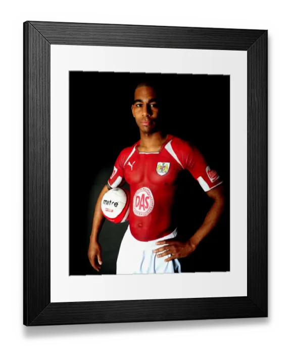 Framed Print : Marvin Elliott: A Beacon of Determination - Portrait from the 08-09 Season Framed Print : Marvin Elliott: A Beacon of Determination - Portrait from the 08-09 Season