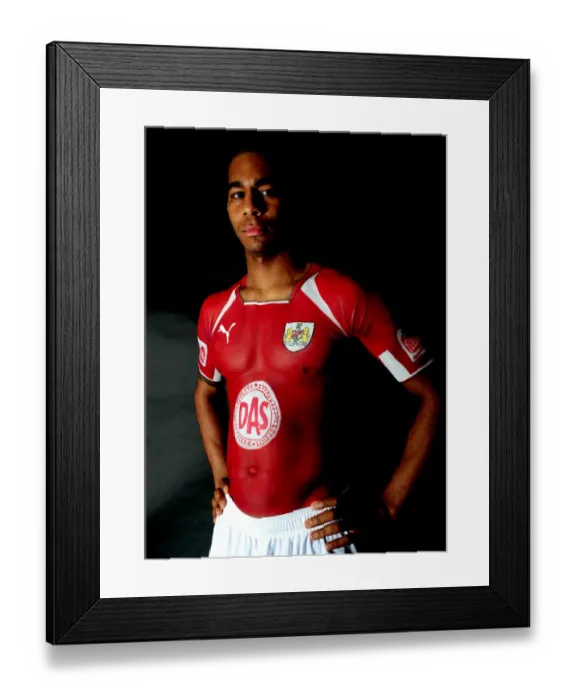 Framed Print : Marvin Elliott: A Beacon of Determination - Bristol City Portraits, 08-09 Season