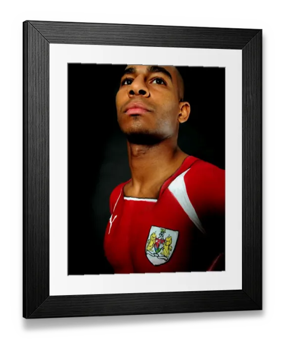 Framed Print : Marvin Elliott: Portrait of Determination in Bristol City Football Club's 08-09 Season Framed Print : Marvin Elliott: Portrait of Determination in Bristol City Football Club's 08-09 Season