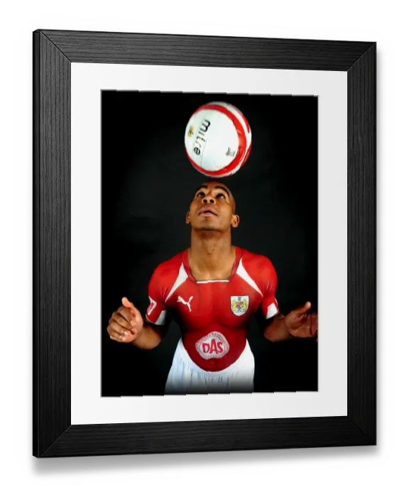 Framed Print : Marvin Elliott: A Beacon of Determination - Portrait from Bristol City's 08-09 Season Framed Print : Marvin Elliott: A Beacon of Determination - Portrait from Bristol City's 08-09 Season