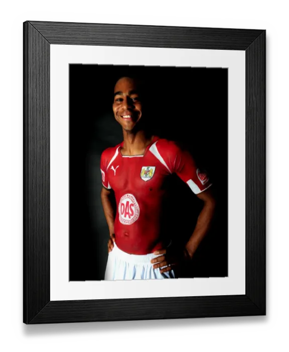 Framed Print : Marvin Elliott: A Beacon of Determination - Portrait from Bristol City Football Club's 08-09 Season Framed Print : Marvin Elliott: A Beacon of Determination - Portrait from Bristol City Football Club's 08-09 Season