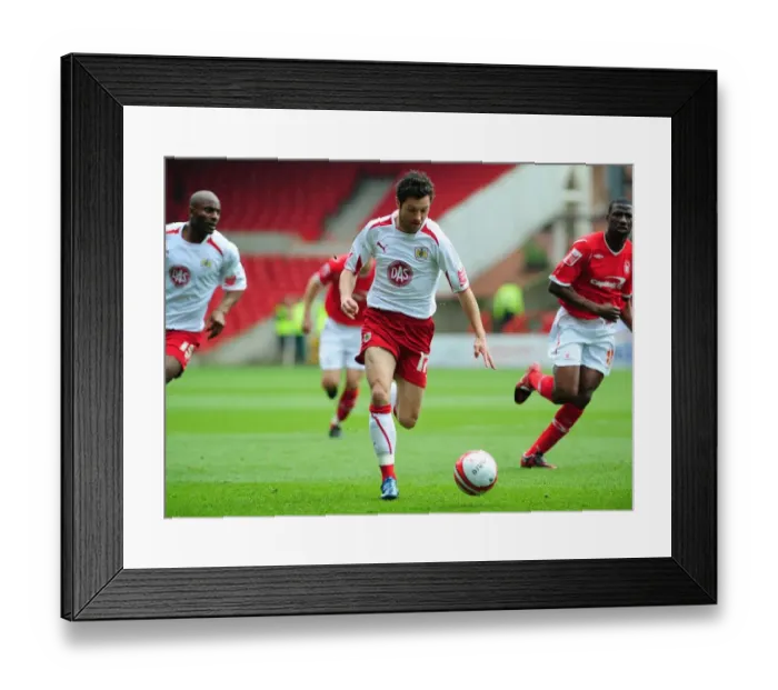 Framed Print : Ivan Sproule runs with the ball Framed Print : Ivan Sproule runs with the ball
