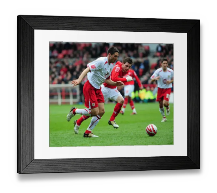Framed Print : Bradley Orr gets away from Paul Anderson