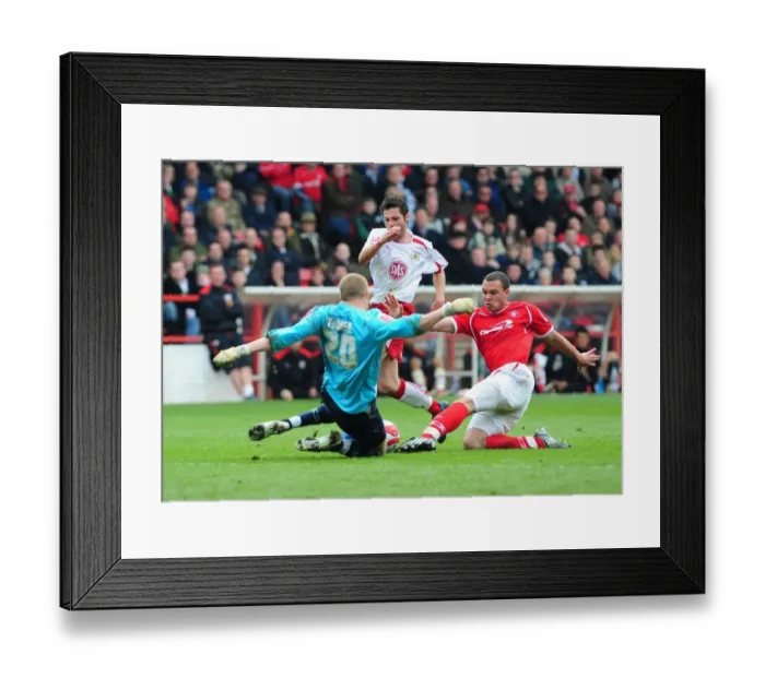 Framed Print : A Football Rivalry: Clash of Championship Contenders (08-09) - Nottingham Forest vs. Bristol City