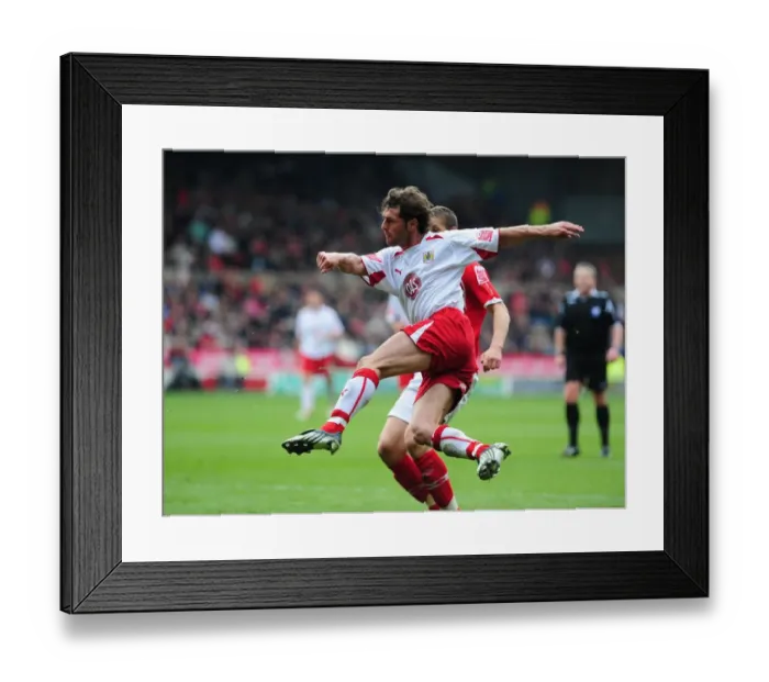 Framed Print : Jamie McAllister shot goes narrowly wide Framed Print : Jamie McAllister shot goes narrowly wide