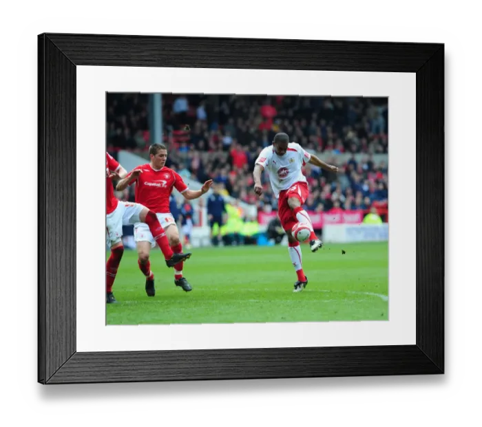 Framed Print : Marvin Elliott sees his shot blocked Framed Print : Marvin Elliott sees his shot blocked