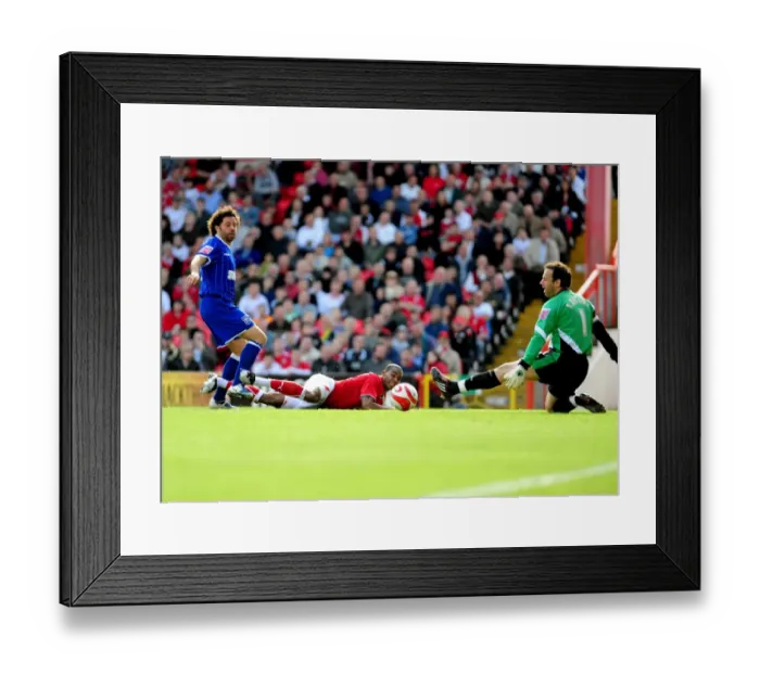 Framed Print : Bristol Citys Marvin Elliott scores to make it 1-0 Framed Print : Bristol Citys Marvin Elliott scores to make it 1-0