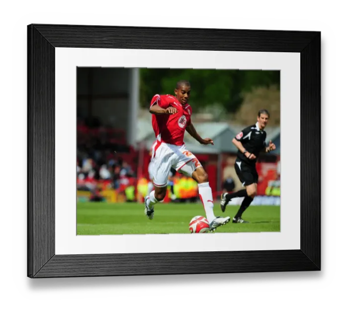Framed Print : The Rivalry: A Clash of Football Titans - Bristol City vs Sheffield Wednesday (Season 8-9)