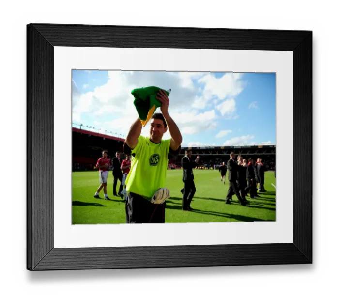 Framed Print : Clash of the Giants: Bristol City vs Sheffield Wednesday (Season 8-9) Framed Print : Clash of the Giants: Bristol City vs Sheffield Wednesday (Season 8-9)
