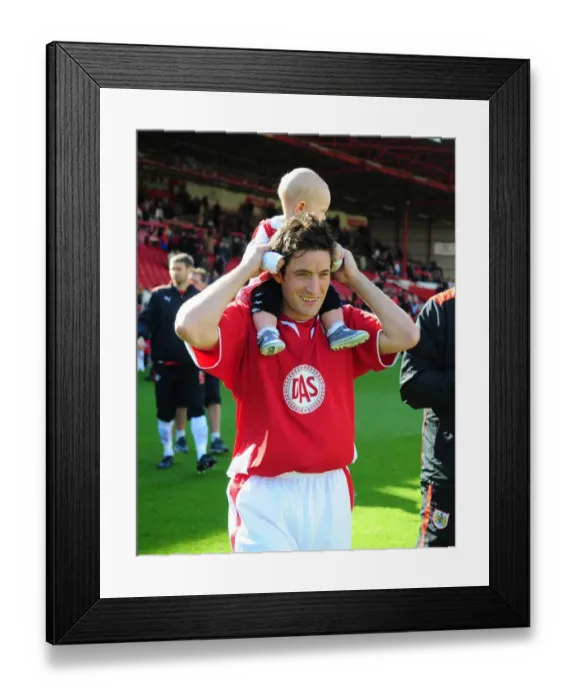 Framed Print : Bristol City First Team: Season 08-09: Bristol City V Sheffield Wednesday Framed Print : Bristol City First Team: Season 08-09: Bristol City V Sheffield Wednesday