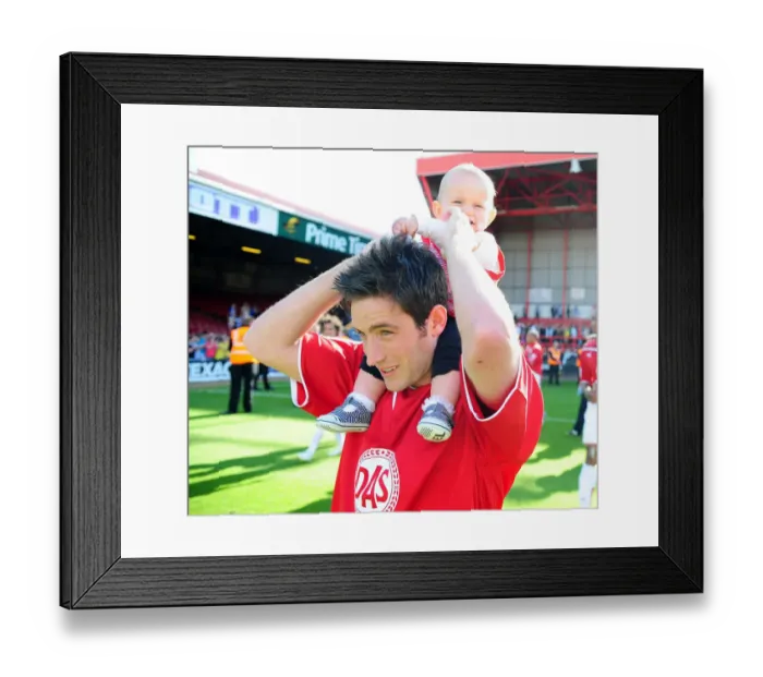Framed Print : Bristol City vs Sheffield Wednesday: Clash of the Championship Titans (Season 8-9)