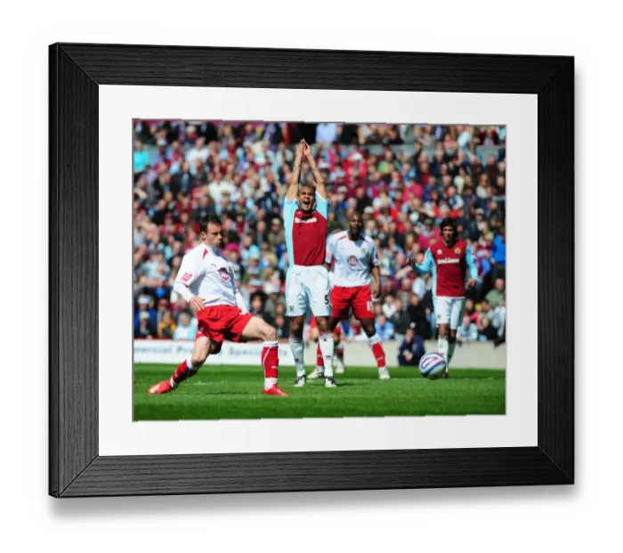 Framed Print : Bristol City First Team: Season 08-09: Burnley V Bristol City