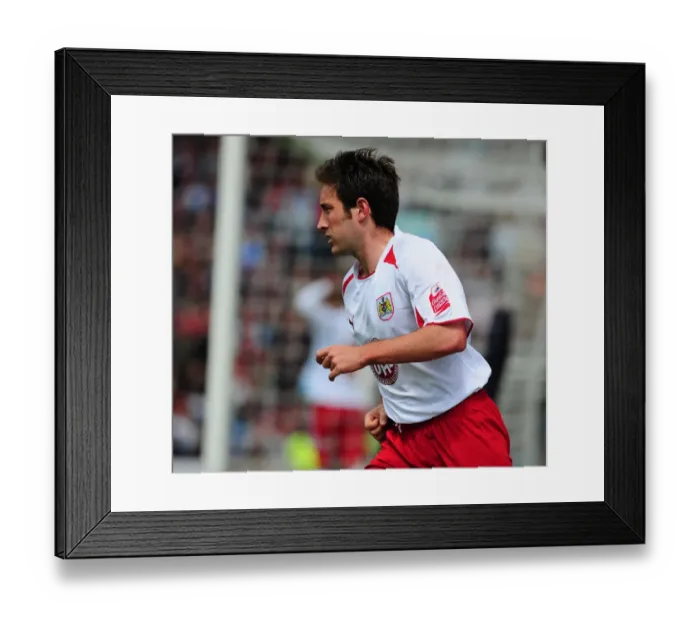 Framed Print : Lee Johnson Framed Print : Lee Johnson