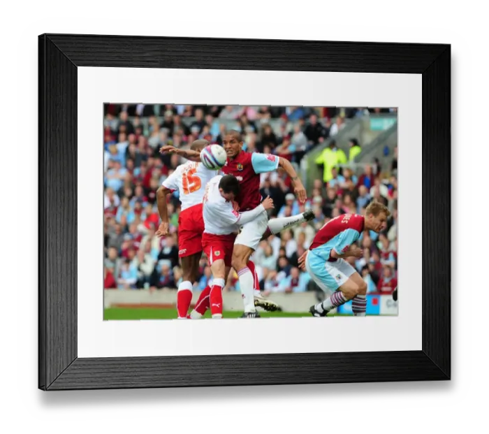 Framed Print : Michael McIndoe jumps with Clarke Carlisle