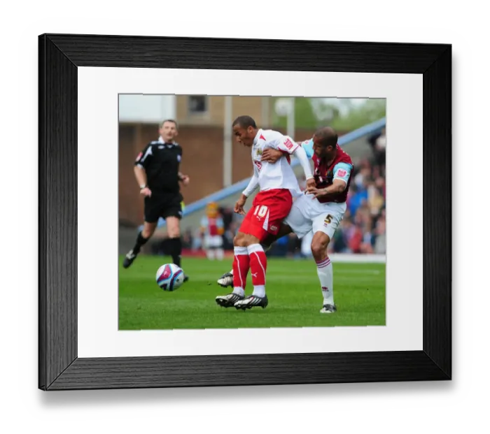 Framed Print : Nicky Maynard - Clarke Carlisle Framed Print : Nicky Maynard - Clarke Carlisle
